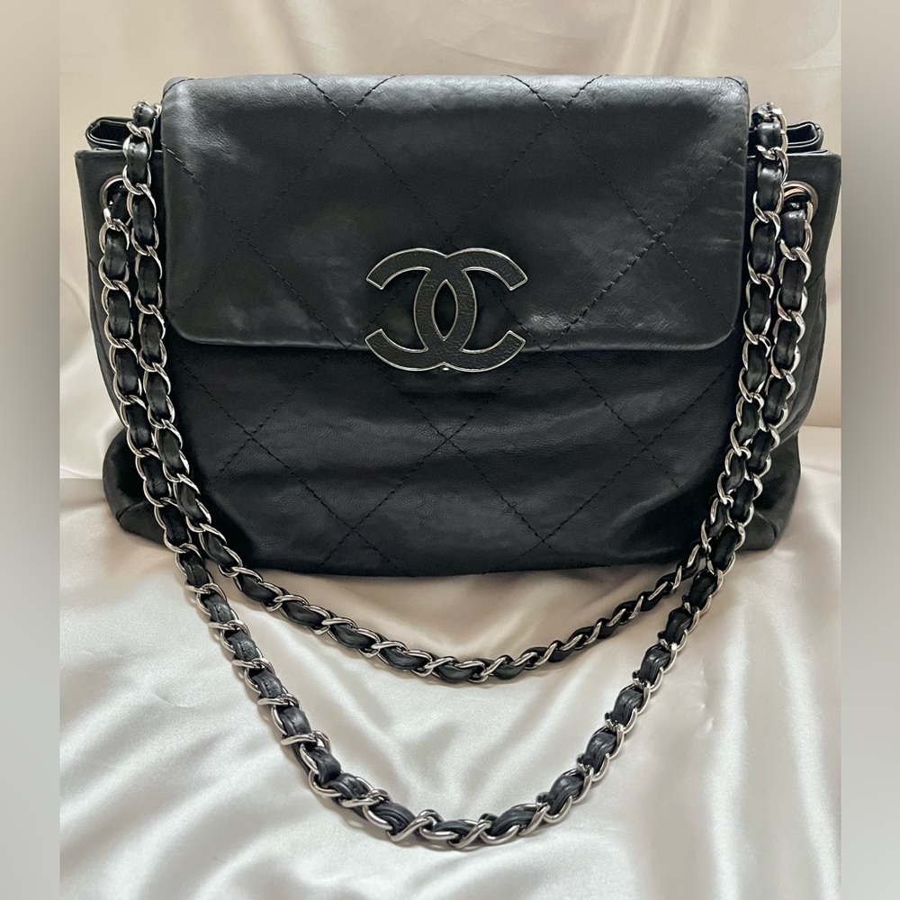 Authentic Chanel Calfskin Leather Quilted Large Hamptons Flap Black
